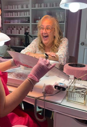 Bromas y risas en el mundo de las uñas