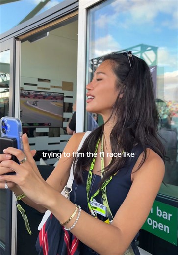 Peppa Pig Funny: Trying to Film the F1 Race