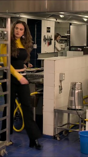 3.2M views · 10K reactions | Angelli le paga con la misma moneda a Rebeca  #VivirDeAmor, de lunes a viernes 4:30 p.m. MEX, #ConLasEstrellas | Mundo Las Estrellas | Facebook