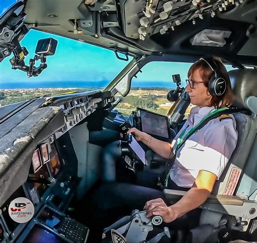 709K views · 10K reactions | ✈️ Transavia France Boeing 737-800 landing at Porto | Just Planes | Facebook