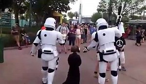 346K views · 5K reactions | If you've ever needed an example of 'Disney Magic', watch this amazing moment at Disney's Hollywood Studios at Walt Disney World ❤ ( The end is so perfect ) Credit goes to YouTube user --->> https://youtu.be/3sKRMT5H9Do | Geeks + Gamers | Facebook