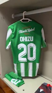 ⚔️ It’s almost time for battle! Who are you most excited to see in today’s clash against Orlando Pirates in the Carling Black Label Knockout? 👀💚🤍✊ Kick-off at 15:00, let’s raise our flag high, Siwelele! 🙌🔥 #SiweleleFC #CarlingKnockout #HaReYengSiwe | Siwelele FC