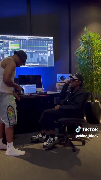 Hii ni zawadi yenu mashabiki zangu kwaajili ya siku yangu ya kuzaliwa kesho tarehe 23 mwezi Huu Changueni Siku Ya Kutoka Hii Zawadi #MaishaChallenge #Chinokidd