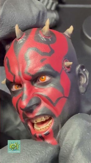 Cut to Dragula by Rob Zombie, but YouTube had Enter Sandman. Fits the Dark Side perfectly 🖤⚡️