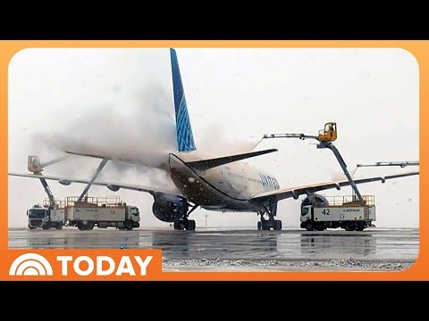 How Does Plane De-Icing Work? Get an Inside Look at the Process
