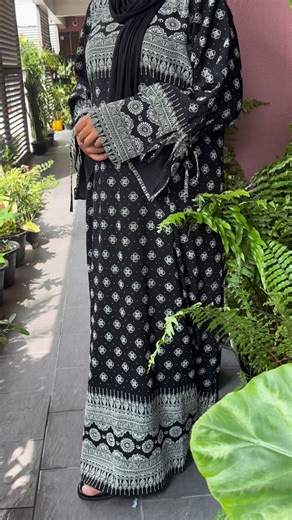 DREAMSCLOTHING.MV on Instagram: "💥NEW COLLECTION 💥 Black Pattern Abaya Price:699/- . . . Available for instant purchase S Small Small Medium Large X Large XX Large 3X Large 4X Large Free delivery within Male’& Hulhumale Viber : +9609906143 📝 -Please check measurements before purchase -Accept slight variance in dress colour #abayasale #modestabayastyle #modesty"