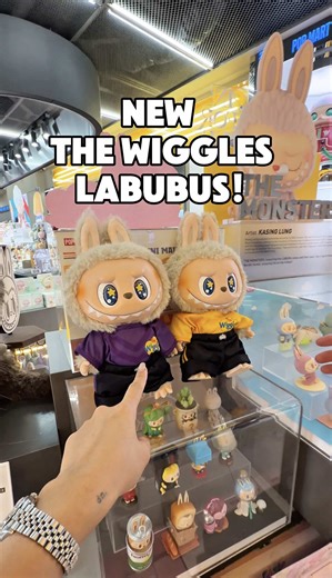 Here’s how to get THE WIGGLES x LABUBU! Hahahaah @Hey It’s Rod and I got our Flip With Me Labubu from @POP MART AU and dressed them in @The Wiggles outfits we got from @Build-A-Bear Workshop 😂 #labubu #thewiggles #popmart #popmartaustralia #buildabear