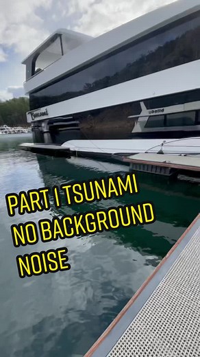 Stunning Houseboat Tour: Experience Luxury Living