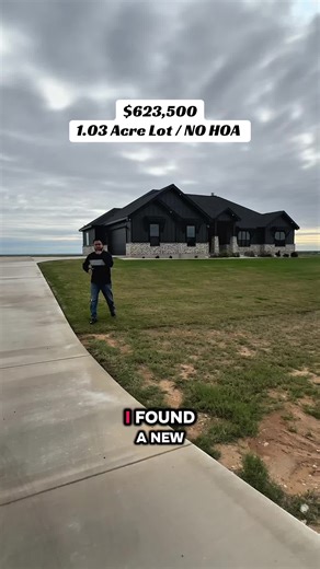 👀 Custom New Build • NO HOA • 1-Acre Lot 🔥 📍 La Vernia, TX Welcome to the perfect blend of space, freedom, and modern luxury — this is Texas living done right 🤠🏡 💰 $623,500 🛌 4 Bedrooms 🛁 4 Bathrooms 📐 2,759 Sqft 🚗 2-Car Garage ✨ Standout Features: ✅ Private in-law suite ✅ Home office (can easily be a 5th bedroom 👀) ✅ Spacious open layout with modern finishes 🚨 NO HOA — enjoy true freedom and room to breathe 🏡 Basic Buyer Requirements: • 620 credit score • 2 years of work history (s