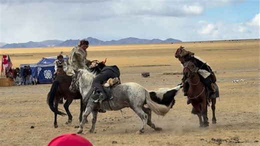 Traditional Kazakh Horse Games 🐎 The Kazakh people have a nomadic culture deeply connected to horses. The following are some of their most well known traditional horse games: Kokpar The most famous horse game. Riders compete to grab a goat or calf carcass (tulam) and carry it to the scoring area. It requires great strength, speed, and riding skill. #welcometomongolia #welcometomongolia #gomongolia #traveltomongolia #photography #eaglefestival #greatmongolia #gomongolia #travelling #tourism | Gr