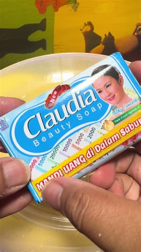 CLAUDIA BEAUTY SOAP. MANDI UANG DI DALAM SABUN. BERBURU HADIAH DI DALAM SABUN MANDI VIRAL. #claudia #soap #cuttingsoap #cut #sabun