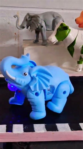 The elephant walks happily #disneyprincess #toys #funny #asmr