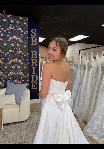 The double butch bus is here and it’s going to help you find your dream wedding dress🚌🤍🥂 #SloaneBridal #DoubleDutchBus #weddinggown #texasbride #BridalBestie Sloane Bridal - Double Dutch Bus - Molly Long Choreography- Wedding Gown - Bridal Bestie