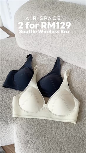 Who says you need underwire to get that boost? This deep V bra shapes a full, round curve with its 3/4 teardrop cup and jelly support strip — no slipping, no digging. With its lifted sides, wide straps, and U-shaped back, it’s all about support, shape, and comfort in one. | AIR SPACE