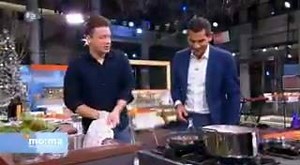 „Fantastic German sausages!“🎉❤️ Jamie Oliver hat heute mit unserer Salsiccia (!) vom Schwäbisch Hällischen Landschwein in nur 7 Minuten eine leckere Bratwurst-Carbonara im ZDF gekocht. Dafür braucht es nur 5 Zutaten! Das Beste: die bekommt ihr alle frisch in der Markthalle Neun Und so geht's.... Zutaten (für zwei Personen): 150 g Tagliatelle (gibts bei Mani in Pasta) 3 grobe Bratwürste ½ Bund glatte Petersilie (15 g) 1 großes Ei 30 g Parmesan Fertig in nur 15 Minuten Die Tagliatelle in kochende