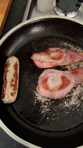 The traditional British "fry up" is typically eaten for breakfast. However, the population in g