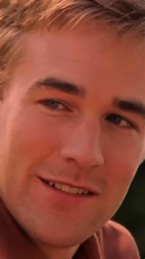 Renzo di Falco on Instagram: "Forse è superfluo dire cosa abbia rappresentato per noi adolescenti dei primi anni ‘2000 questa serie: anche se spesso Dawson poteva sembrare un campione di pipponi mentali e certo era meno divertente dell’imprevedibile amico Pacey, mi sono sempre rispecchiato nel suo idealismo, nei suoi valori, nel rispetto sacro dell’amicizia e nella sua eterna indecisione tra Joey e Jen. Ora scoprire che James ha perso la sua battaglia mi fa sentire più solo, come se quel pezzo d