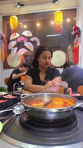 Dipping, cooking, laughing… repeat. 🍲✨ #hotpot #spicy #chinatown