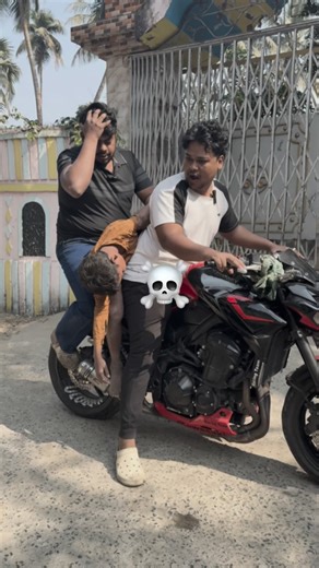 Raz Kazi on Instagram: "cold start important 😂😂#z900 . . . @_uluberia_z900_ . . . #moto #rider #funny #like"