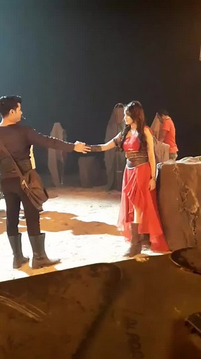 Dramatic Theatrical Interaction in Desert Fantasy Setting