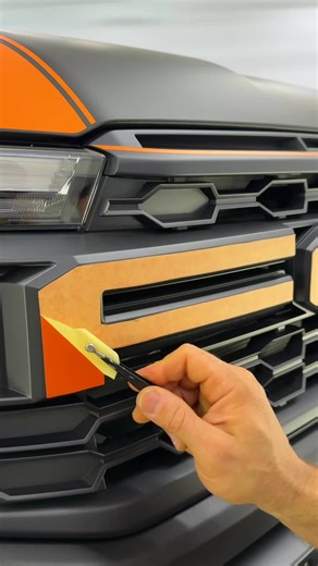 Ford Ranger Raptor Orange Grille Letter Wrap (Brand Visibility Control) 🟠⚙️ Grille letters define identity. This PROJECTEC wrap applies orange vinyl to Ford grille lettering with exact spacing and heat control. High visibility without permanent paint. Color-match grille letters or keep them black? ⚙️🔥 #FordRangerRaptor #GrilleLetters #ProjectEC #TruckStyling