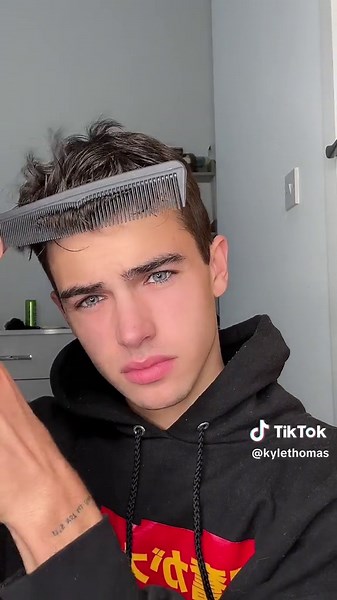 Easy Hairstyle for Guys: Simple & Quick Style Ideas