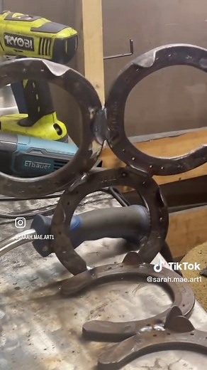 Unique Welding Art Using Recycled Horseshoes | Craftsmanship Showcase