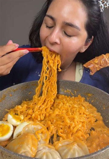 late night spicy noodles, chicken soup dumplings, chicken sausage, jammy eggs 🍳 #mukbang #asmr #buldak #spicynoodles #soupdumplings