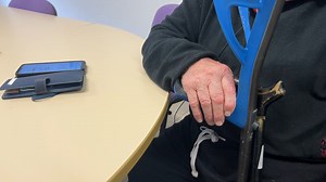 "Ils ont dû me sortir par la fenêtre": un octogénaire handicapé expulsé de son logement à Puy-Sanières