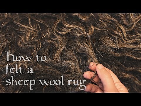 How to felt a sheep wool rug (Timelapse with instructions) - Raw wool fleece