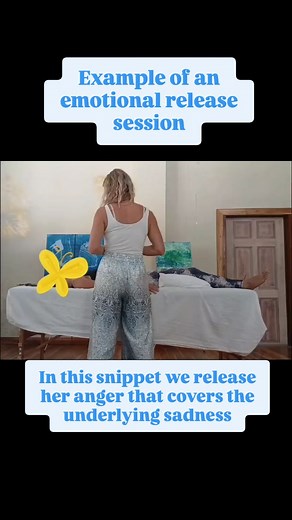 Many of you asked me: What happens in an emotional release session? Every session is different! As unique as every individual and her/his traumata are. What all sessions have in common: we will talk to your body. We will get in touch with your feelings and sensations and will try to get you out of your thinking mind and in connection with your subconscious intelligence. In this emotional release therapy that you see in the video, her body had already revealed to us that she holds onto anger/frus