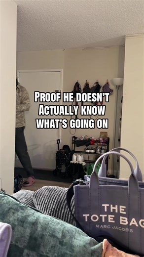 The handsmaid tale? 😂 #blooper #emotionalsupportkindle