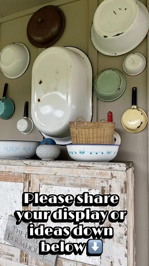 Ways to display these vintage items #vintageenamel #vintagestyle #thriftingcommunity | Thrifting Gigi