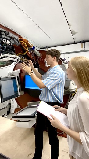 What is a “day in the life” of a Hardware Systems Engineering ⚙️ intern at Elekta like? From learning about the technical specs of a linac to crunching numbers that estimate the lifespan of an ion chamber, Henni Ruuskanen shares what her typical day is like. #LifeatElekta | Elekta