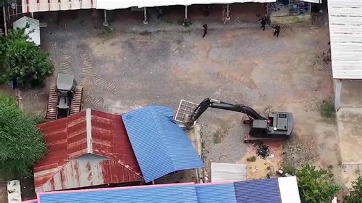 Thai soldiers demolish Cambodian homes 'encroaching on land'