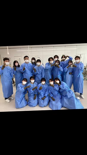 清潔操作と手術着の実習体験