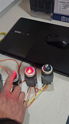 PLC입문(신호등만들기) XG5000프로그래밍 기종:XBC-DR20SU(LS산전)