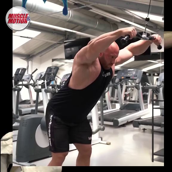 Straight-Arm Lat Pulldown: Isolate Your Lats Like Never Before! 🔥 Are you truly looking to target your lats? The straight-arm lat pulldown with a cable is a game-changer that isolates this key back muscle. 💪 👉 What’s special about it? Unlike traditional pulldowns, this variation removes bicep involvement, keeping the focus entirely on the latissimus dorsi. It’s perfect for building a strong back while creating a better mind-muscle connection. 🌟 A huge thank you to Petar Klančir for the amazi