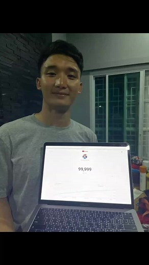 Exploring Daily Life: Outfit Changes and Outdoor Scenes