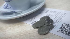Bezahlen im Ausland: So viel Trinkgeld ist im Urlaub angemessen