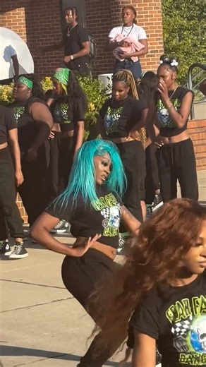 @dancewithlo_ on Instagram: "It’s Fear Factor Friday 💚🖤!!! If viewing follow @dancewithlo_ - - - - #prettybrowndancers #hbcu #instagram #trending #fy #dance #tiktok #fearfactordanceteam #explorepage #hbcudance #tiktokdance #dancer #viral #shaderoom #16kfollowers #instagramreels #viralvídeo #blm #treandingreels #tiktokdancer #viraldance #musicvideos #dancechoreography #viralreels❤️ #instagramcreators #upcomingcreator #instagramdancers"