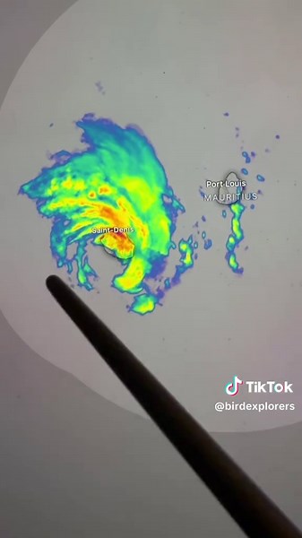 Cyclone Garance Hits Réunion Island: 200 km/h Winds