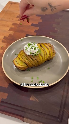 Cassie Yeung | okay I love potatoes in all forms but there’s something special about a hasselback potato 🥔 Recipe ⬇️ Gold potatoes, scrubbed clean 1/2... | Instagram