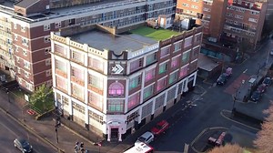 68 reactions · 3 comments | Bienvenido a un hotel que nunca has experimentado antes: #OneStarHotel. Dos días de música, estilo y sneakers. Abierto en Londres, 16 y 17 de febrero. | CONVERSE | Facebook