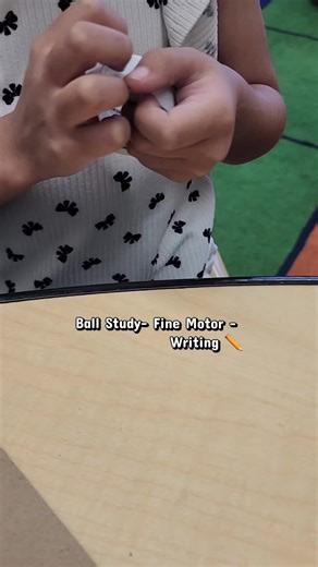 Ball Study in our TK-CC classroom means engineering, fine motor, AND writing all in one. Students peeled masking tape, built ramps using cardboard pieces, and tested rolling balls and pom-poms. Then they drew their ramps and dictated what the ball was doing. So much learning happening: ✔️ Fine motor (peeling tape) ✔️ Engineering & problem solving ✔️ Cause and effect ✔️ Drawing & dictation ✔️ Language development Play-based doesn’t mean random — it’s intentional. 💛 #tkclassroom #creativecurricul