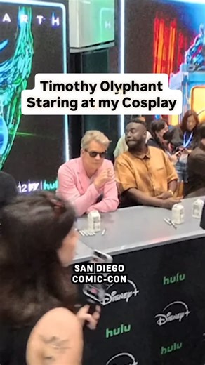 ZIR on Instagram: "Timothy Olyphant huge fan!!! You rock in “Stick” ⛳️! So awesome you’re a fan of Demon Slayer!!!⚔️ #sdcc #timothyolyphant #comiccon #demonslayer #tanjiro #cosplay"