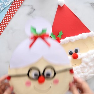 Make your own paper plate Santa and Mrs. Claus for the holidays this December. Kids will love making their favorite Christmas characters>> https://www.madetobeamomma.com/paper-plate-santa-and-mrs-claus/ | Made to be a Momma