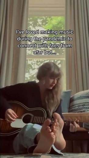 Taylor Swift (Feet Soles)