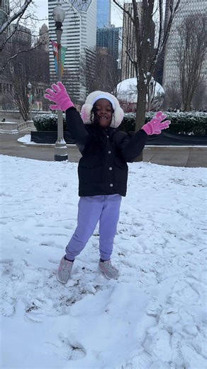 First time in snow! Let the babies experience life ❄️🤍 Core memories loading... #fyp #chitown #chicagosnow #momtok