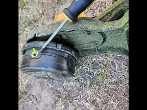 Is Your DeWalt DCST920 Weed Trimmer Not Releasing String? Try this! Removing and Cleaning the Head